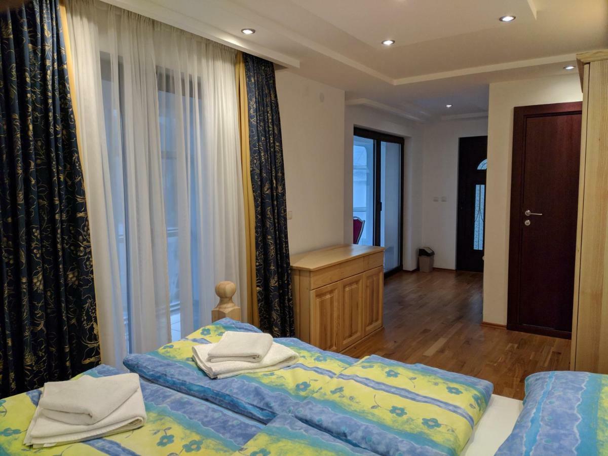 Apartments & Restaurant Abas Plav Exterior foto